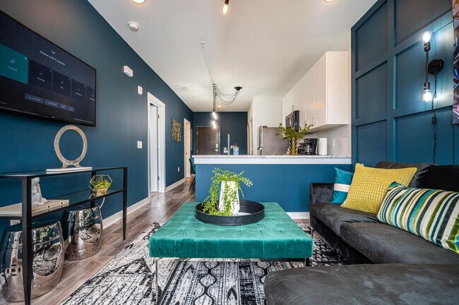 Building Photo - 525 Parkway Dr NE