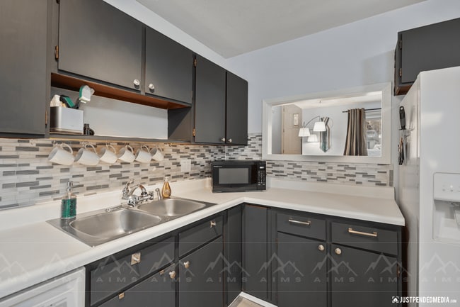 Building Photo - 12739-12739 Tanada Loop