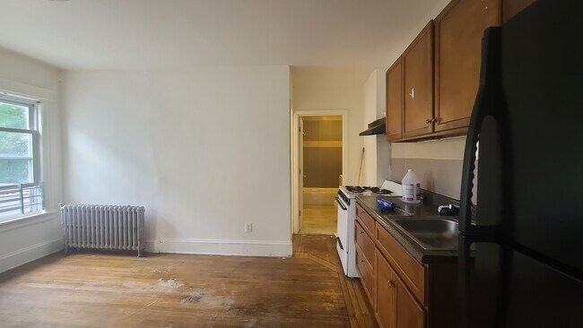 Building Photo - 326 Forrest St