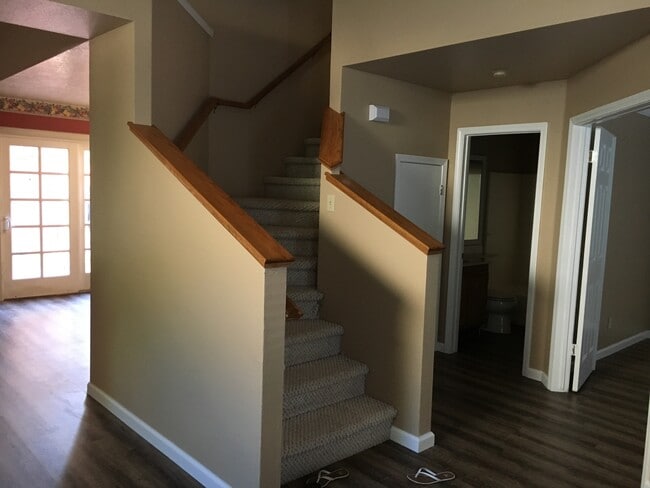 Building Photo - 2009 Hearthstone Ln