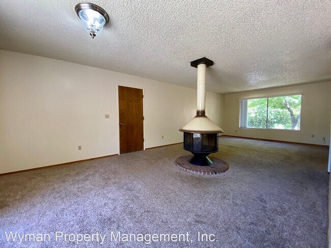 Building Photo - 425-429 Coffield Ave