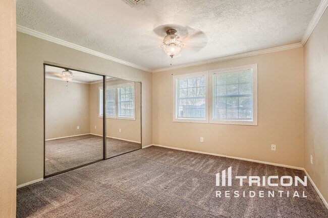 Foto del edificio - 2824 Sugar Wood Dr