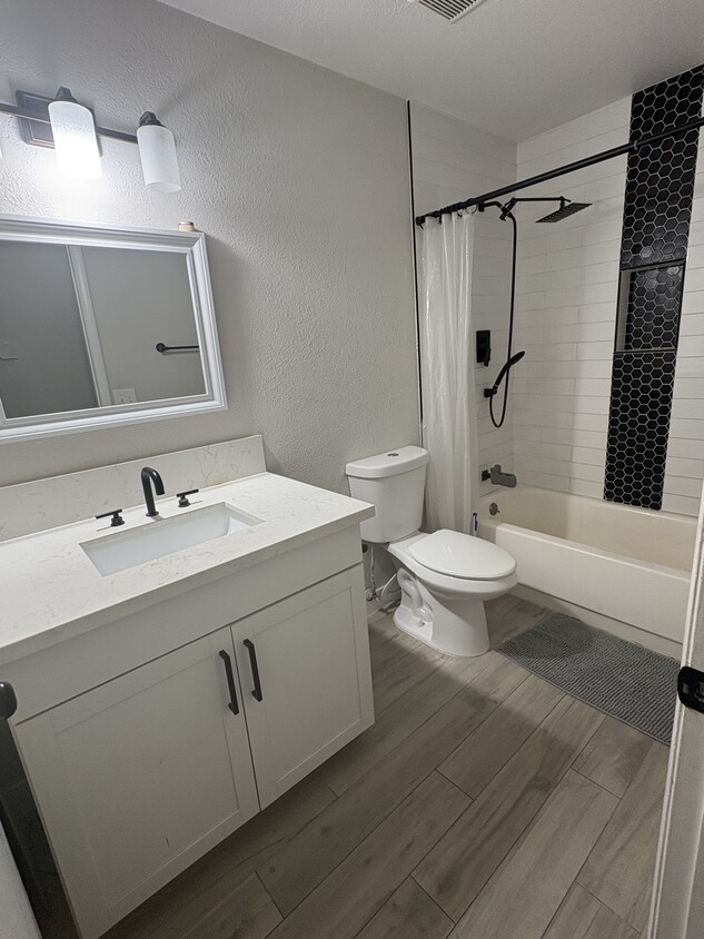 Building Photo - 429 Summit Dr