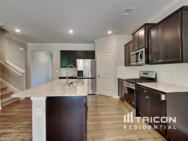 Foto del edificio - 4827 Golden Finch Ln