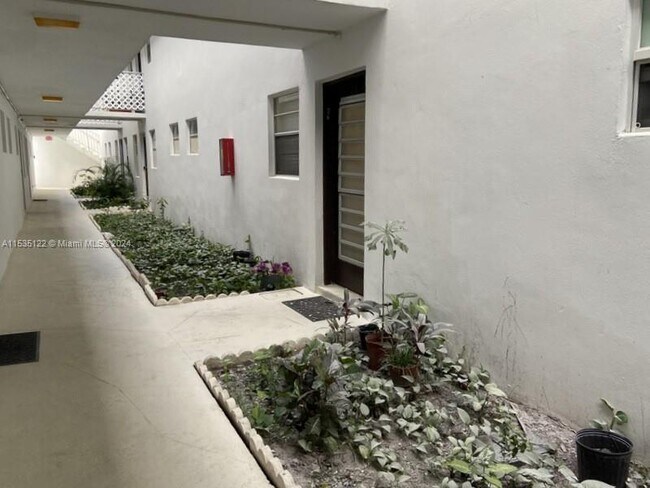 Foto del edificio - 6501 Winfield Blvd