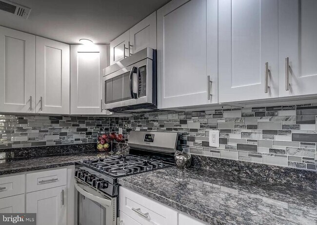 Foto del edificio - 14822 Bryan Ct