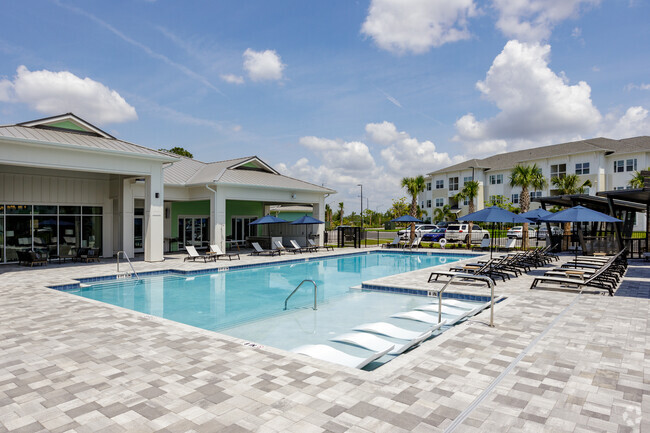 Pool - The Retreat at Sunset Walk