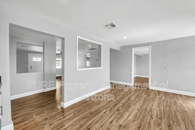 Building Photo - 3111 E Atlanta Ave