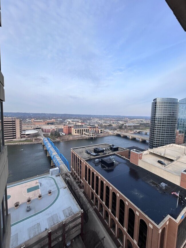Foto del edificio - 107 Campau Cir NW