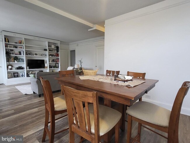 Building Photo - 2031 Locust St