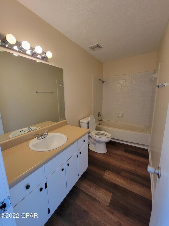 Foto del edificio - 3802 W 25th St