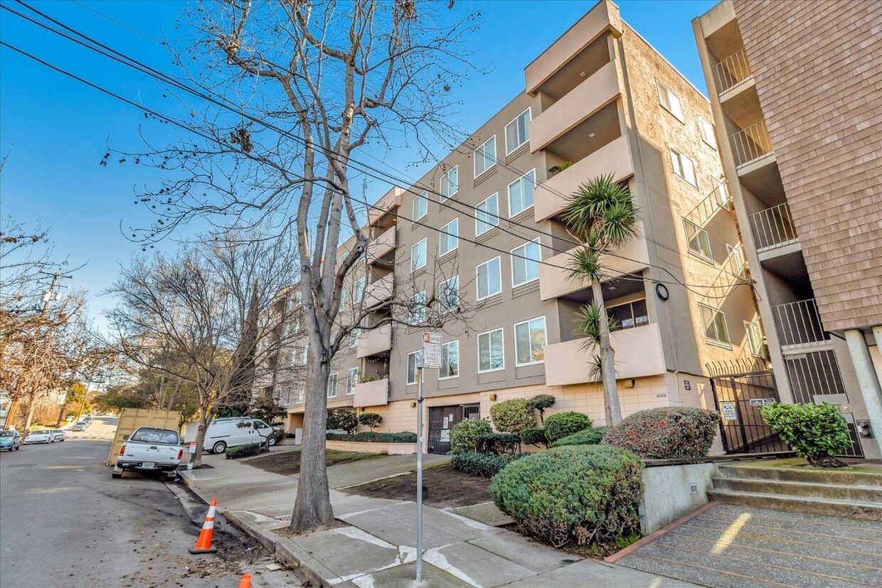 Primary Photo - 177 N El Camino Real