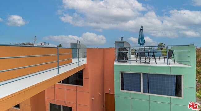 Foto del edificio - 2433 28th St