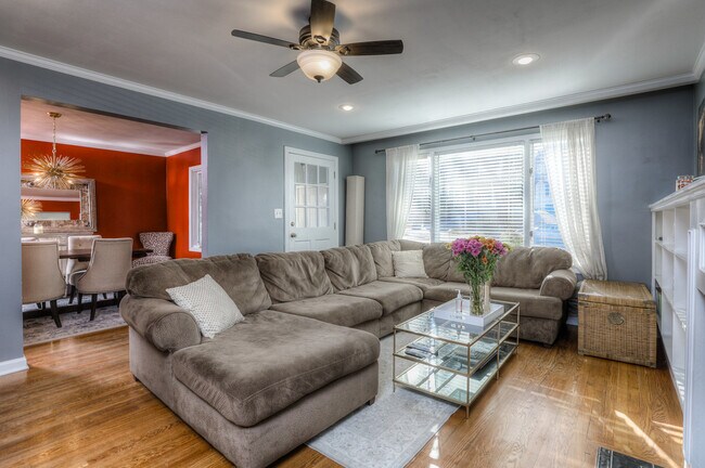 Building Photo - 408 E 65th Terrace