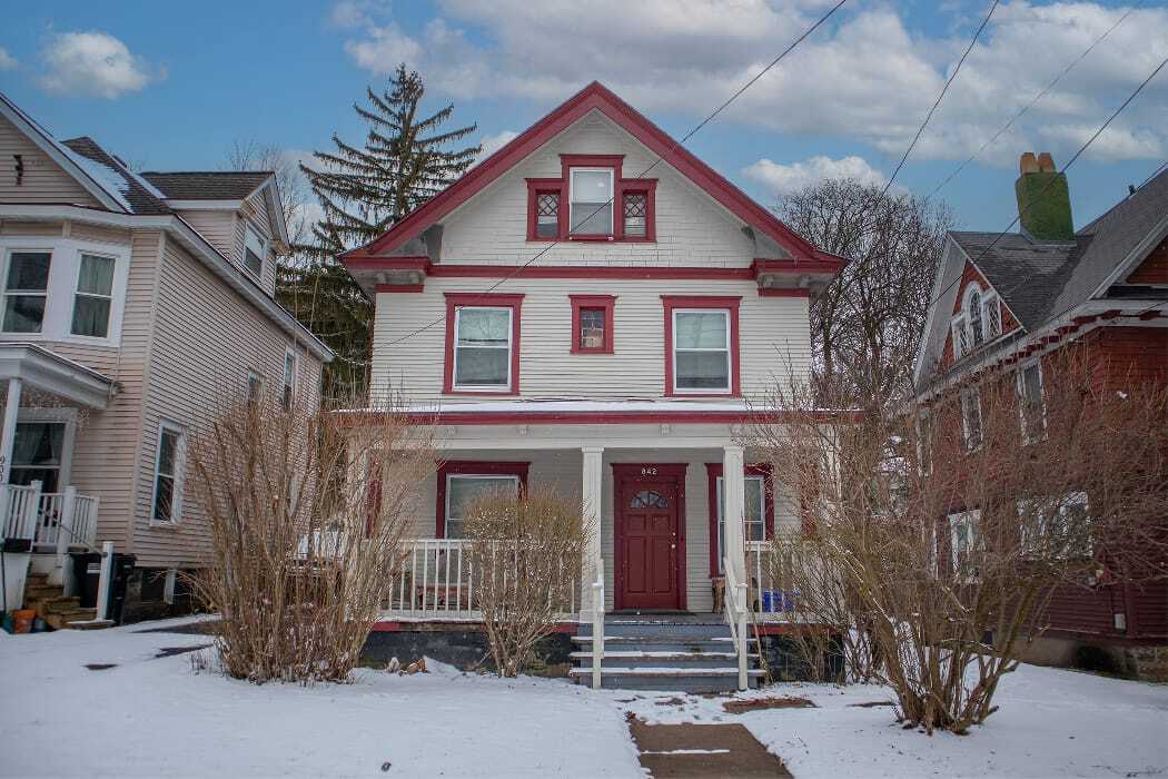 Primary Photo - 842 Westcott St