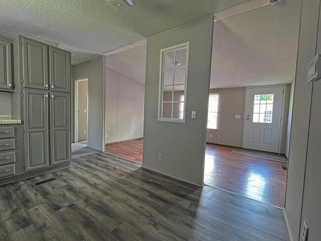 Foto del edificio - 4636 Rainbow Ln