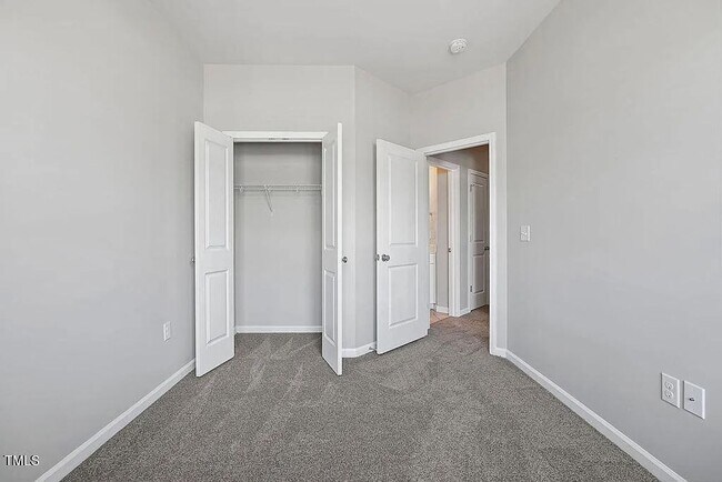 Building Photo - 3 Bedroom Townhome in Clayton