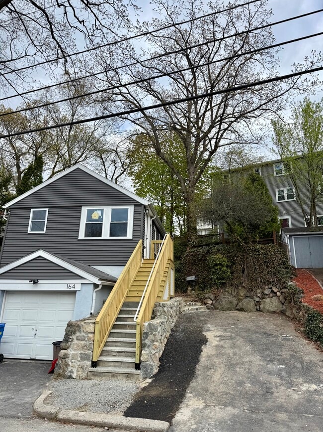 Building Photo - 164 Princeton Ave