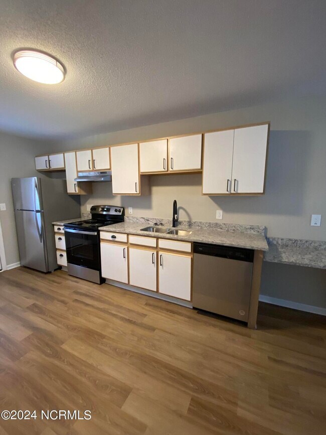 Foto del edificio - 115 N Wheeless Dr