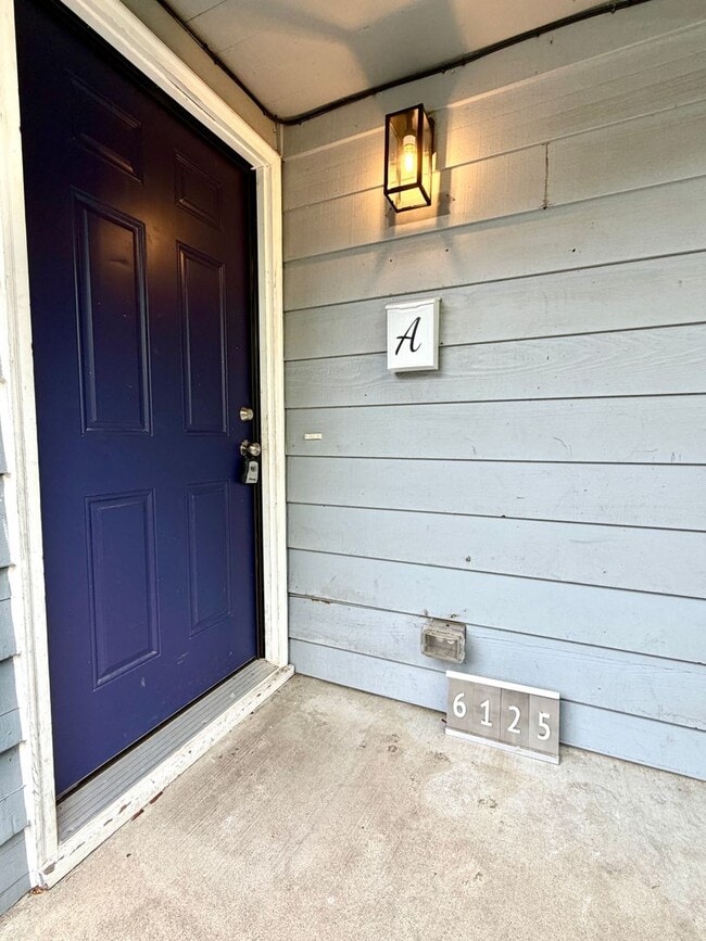 Photo - 6125 S Hood Ave Apartment