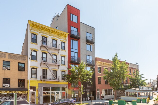 Building Photo - 475 Grand St