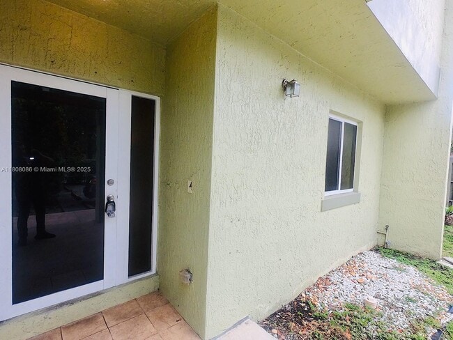 Foto del edificio - 20423 NW 15th Ave