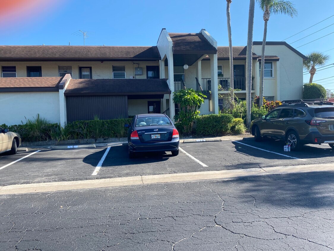Primary Photo - 1100 E Bay Dr