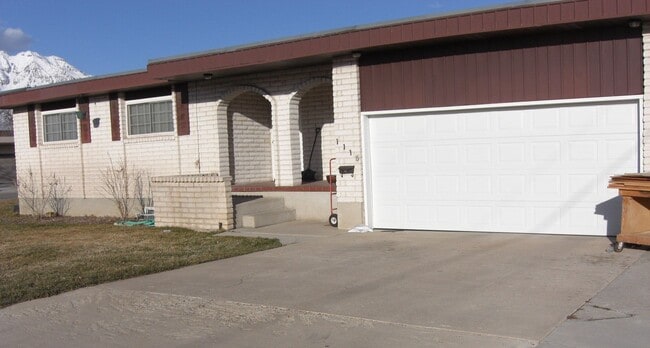 Building Photo - 1115 300 W
