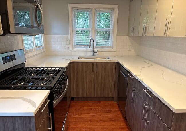 Foto del edificio - 453 Lancaster Ave