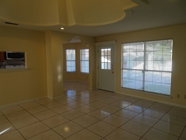 Building Photo - 524 Northstar Dr