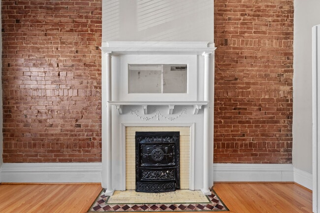 Building Photo - 2700 Macklind Ave