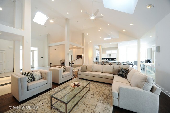 Foto del edificio - 5313 W River Bend Dr