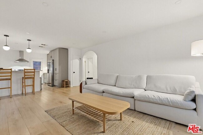 Foto del edificio - 3540 Division St