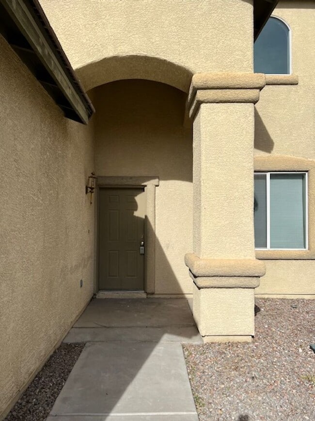 Building Photo - 2-STORY HOME FOR RENT IN THE NORTHWEST