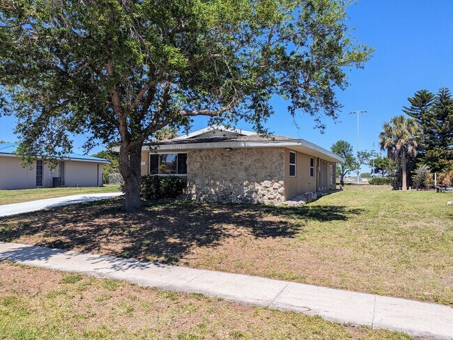 Building Photo - 5752 Espanola Ave