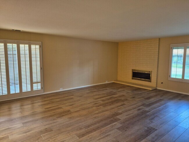 Foto del edificio - Beautiful  4 bedroom 2.5 bath with loft & Pool