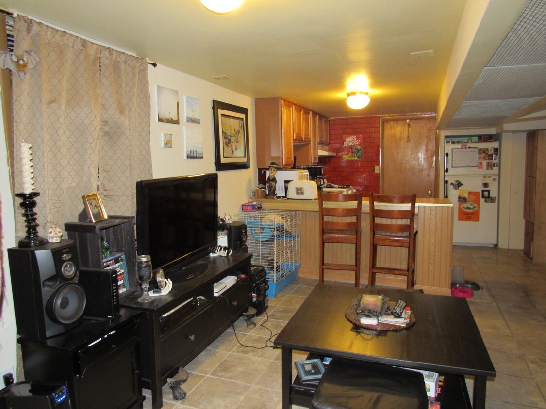 Foto principal - 2427 W Warner Ave