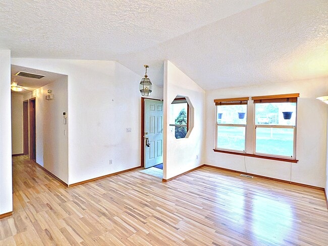 Foto del edificio - 9834 SE Clinton St