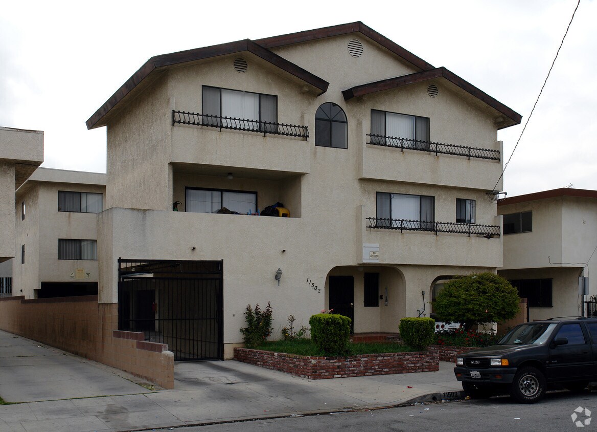 Foto del edificio - 11502 Birch Ave