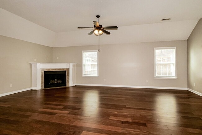 Building Photo - 7333 Green Ash Dr