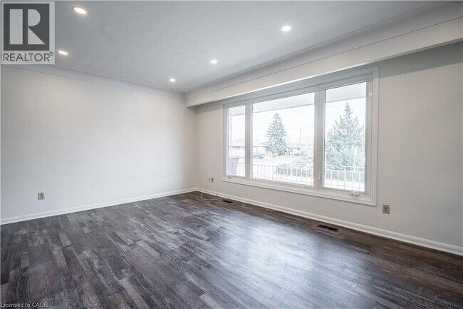 Building Photo - 4 Starlight Ct
