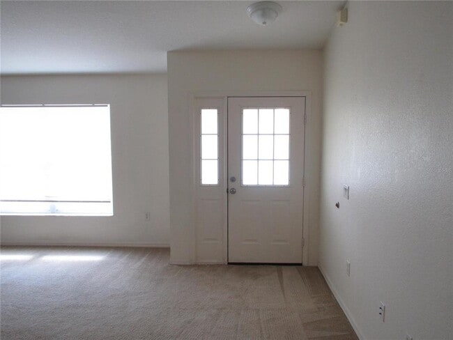Foto del edificio - 4565 Fairlane Dr