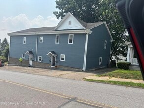 Building Photo - 209 Oak St