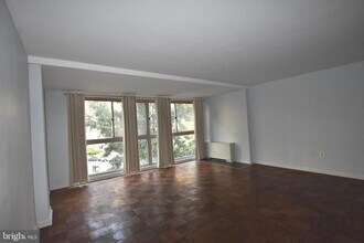 Building Photo - 922 24th St NW