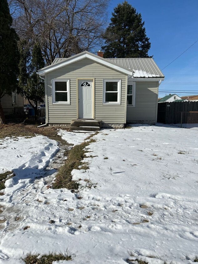 Primary Photo - Updated 2-Bedroom, 1-Bathroom Home with Ga...