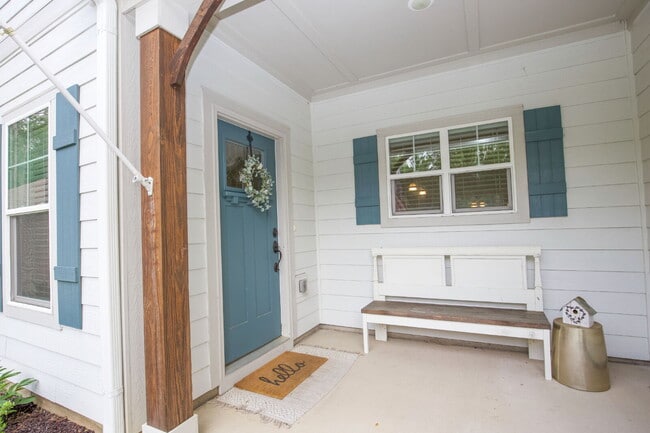 Building Photo - "Charming 4-Bedroom Retreat with Fireplace and 3 Full Baths in Aberdeen!"