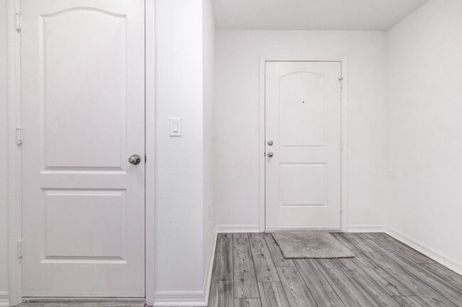 Building Photo - 1599 Wynford Cir