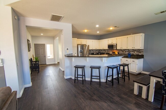 Spacious Moreno Valley Living in a Prime Location - Spacious Moreno Valley Living in a Prime Location House