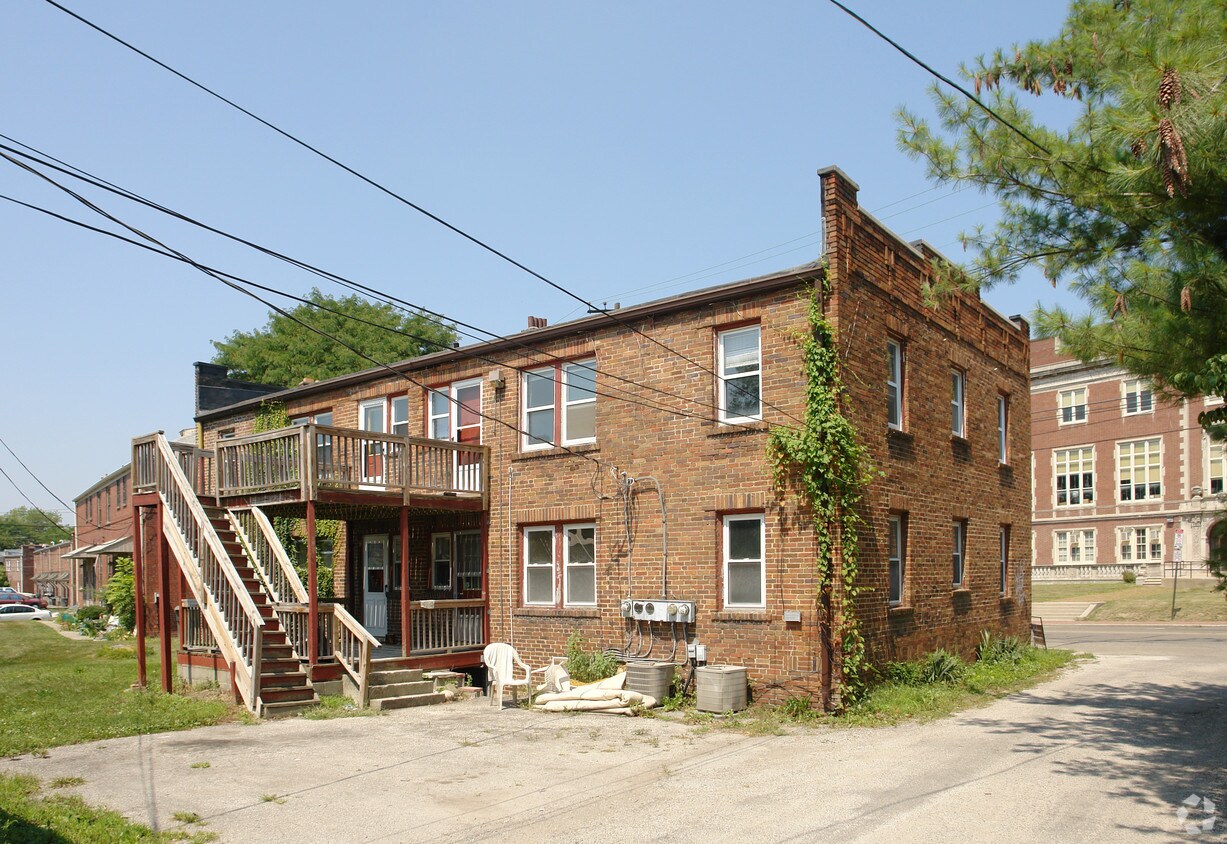 Building Photo - 121 E Arcadia Ave