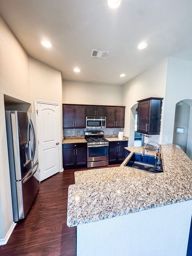 Foto del edificio - Quiet 3/2 House in Meadowcreek w/ Aug Move in!
